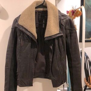 100% Women’s leather jacket XS. Barely worn